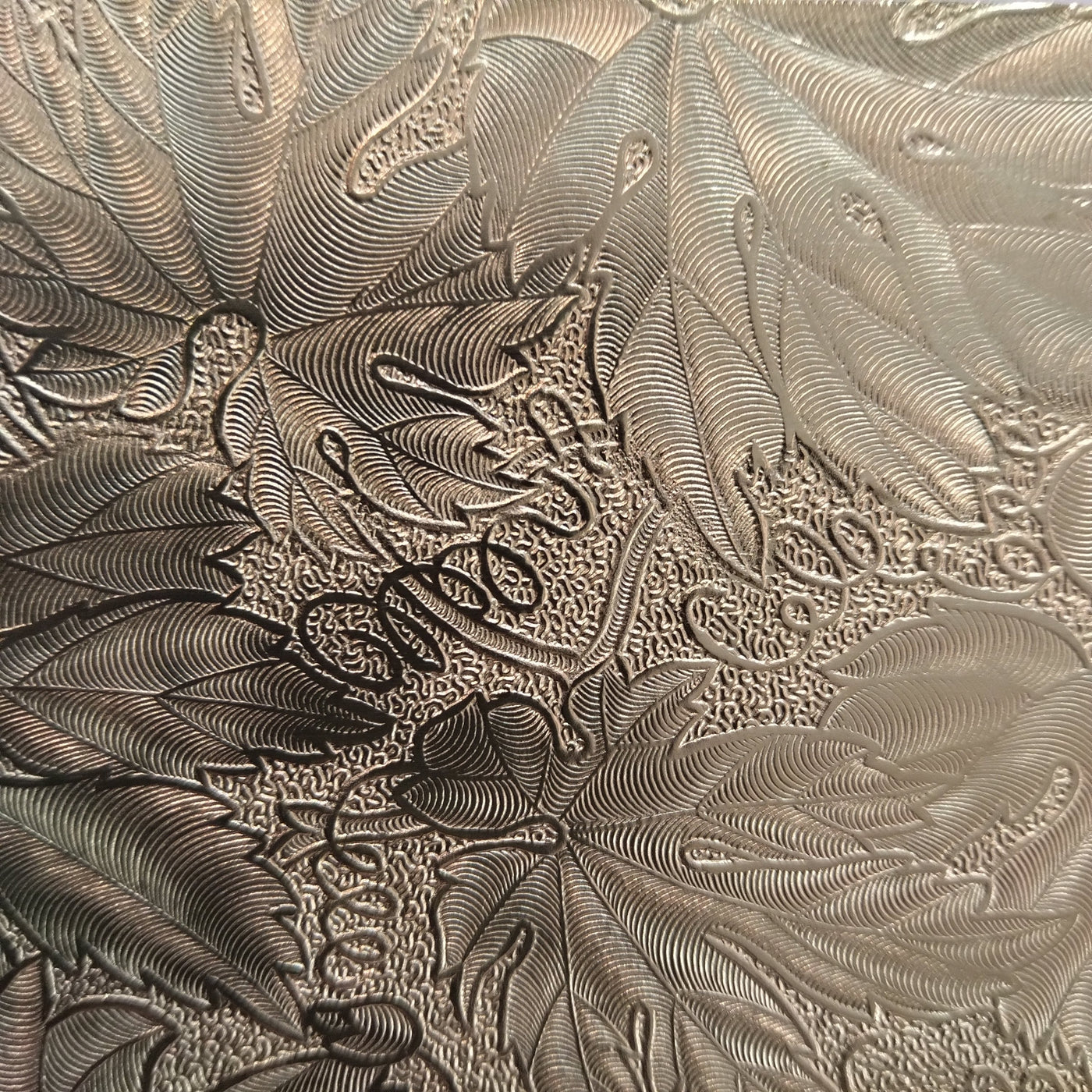 4281 Leaf Patterned Brass Texture Plate Large