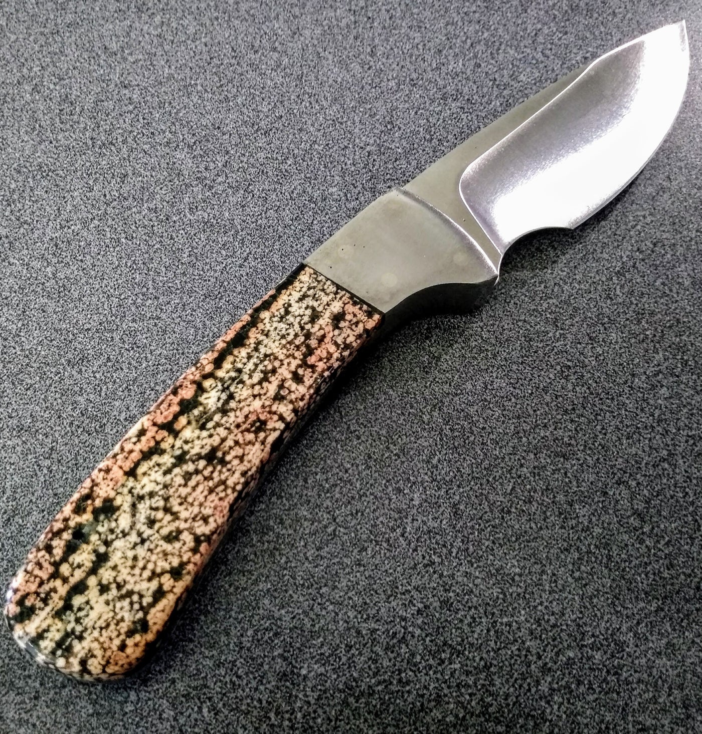 LOC-19 Obsidian Hunting Skinner With Sheath
