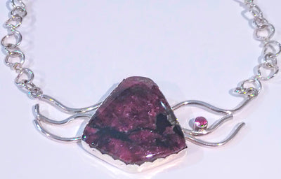 VC093 - Eudialyte & Garnet Wave Pendant with Fine Silver Chain